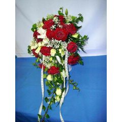 Brautstrauß mit rot Rosen und weiß